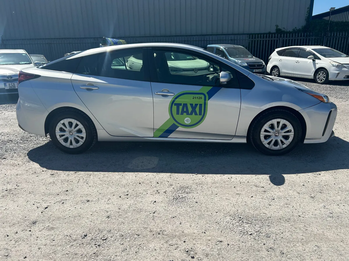 READY TAXI 2020 (202) TOYOTA PRIUS HYBRID LUXURY - Image 3