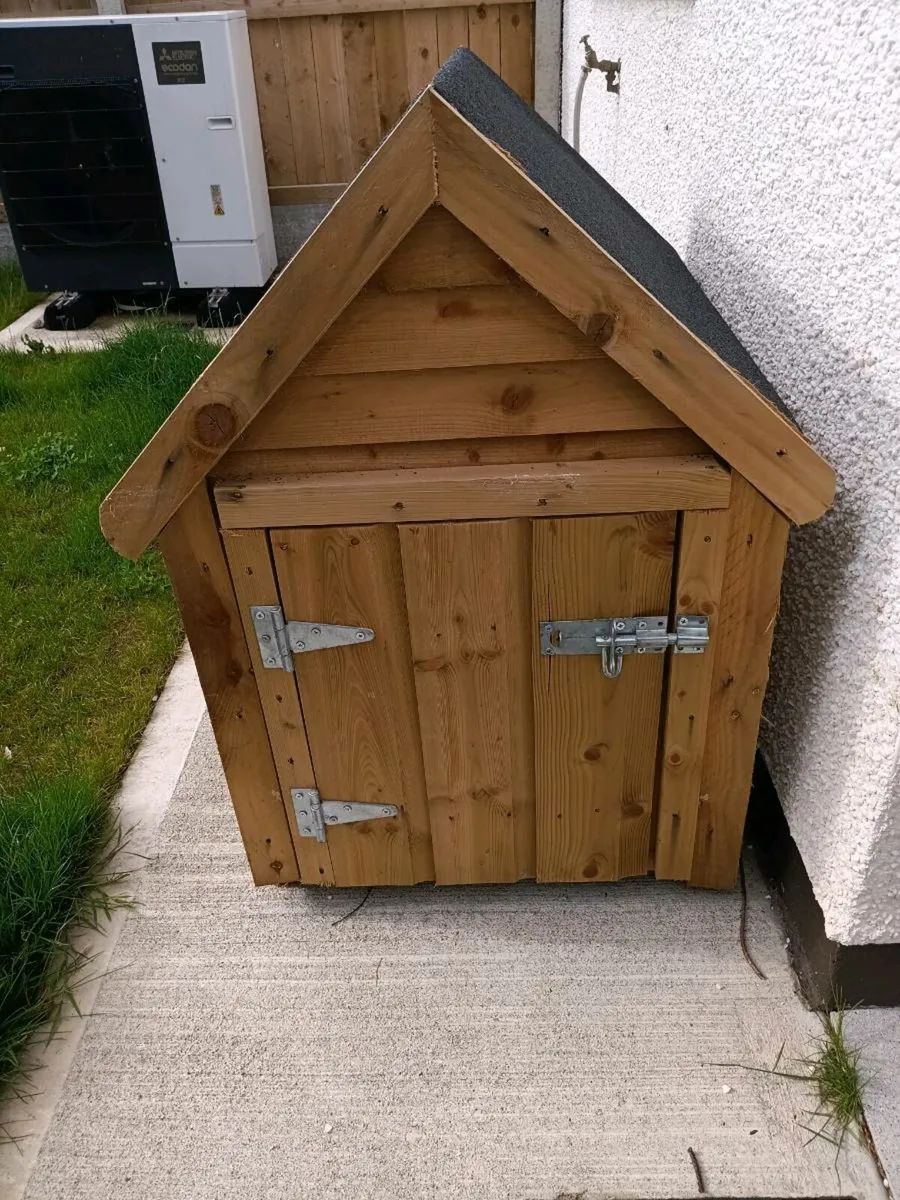 Dog house - Image 1