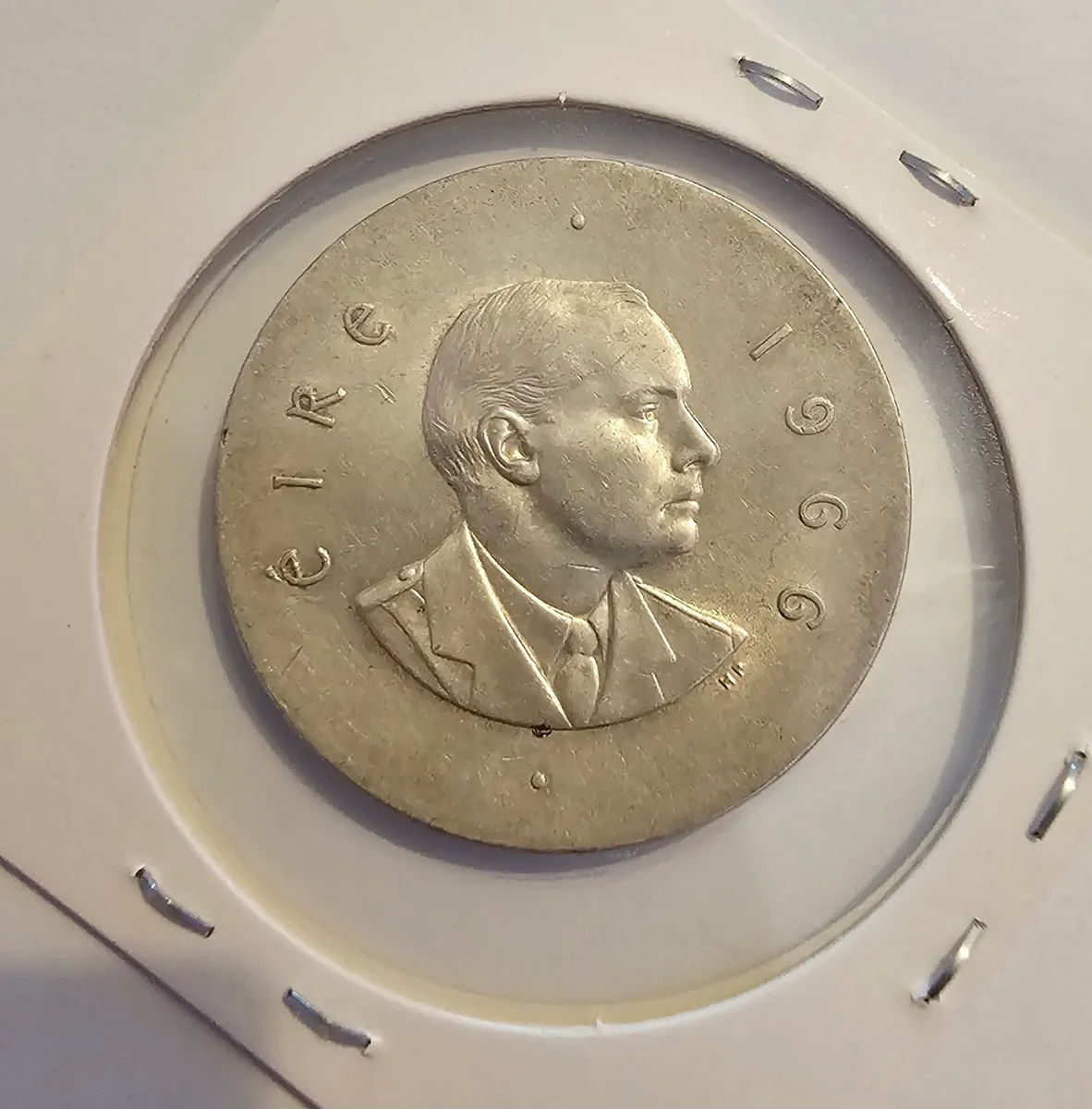 1966 irish silver commerative 10 schilling - Image 1
