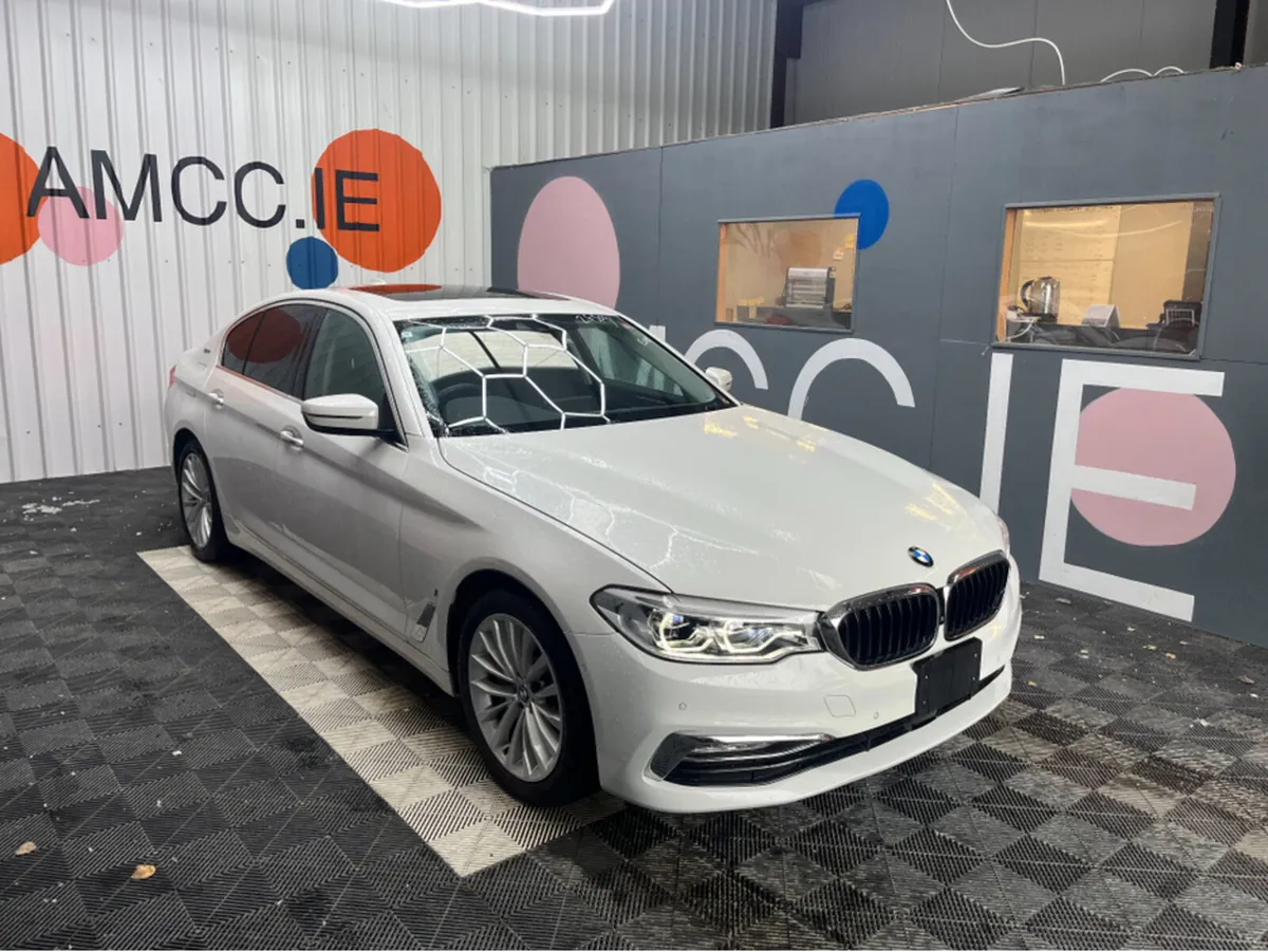 BMW 5-Series 530ELUXURY SUNROOF 2.0 HYBRID / 31k K - Image 1
