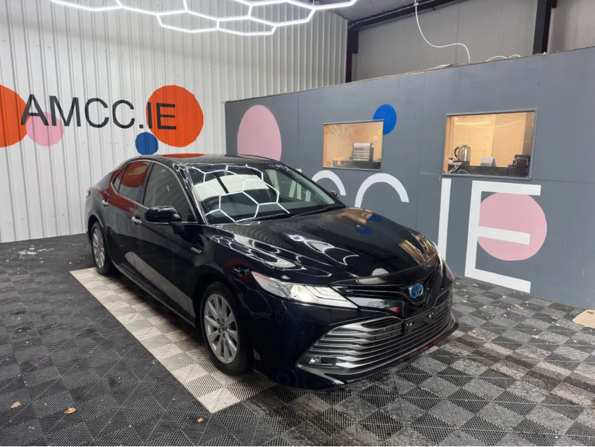 Toyota Camry 2.5 HYRBID / 81k KMs / AUTOMATIC / CR - Image 1