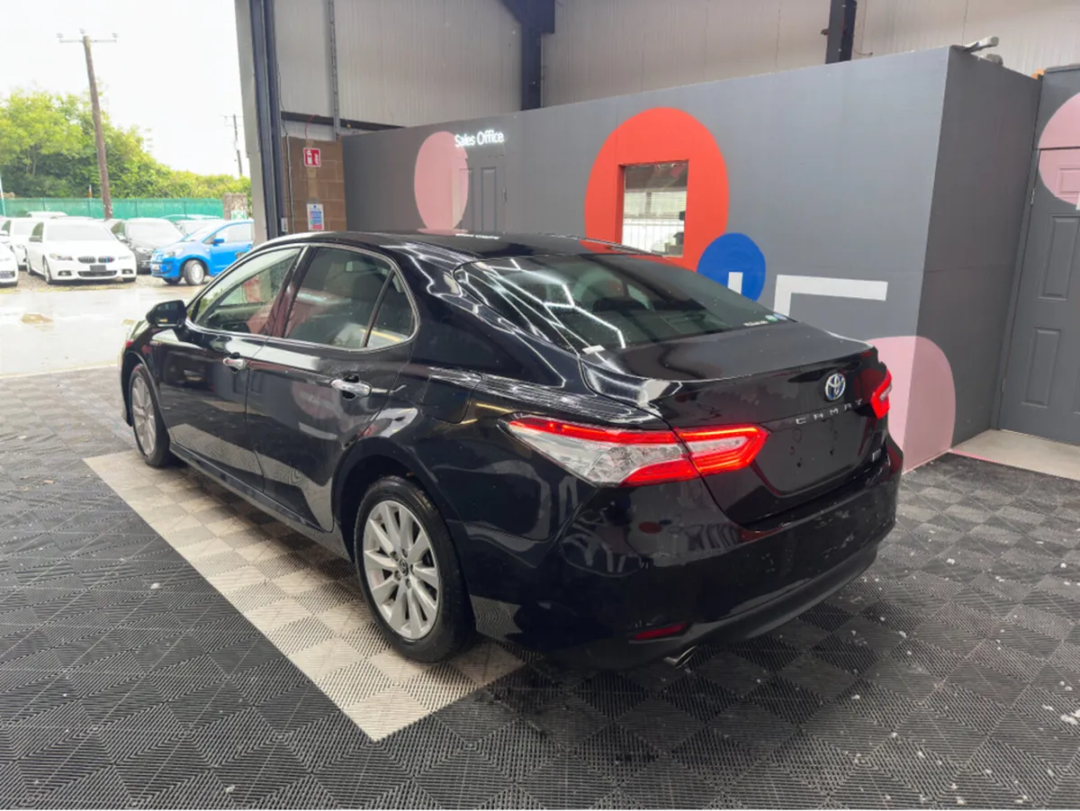 Toyota Camry 2.5 HYRBID / 81k KMs / AUTOMATIC / CR - Image 4