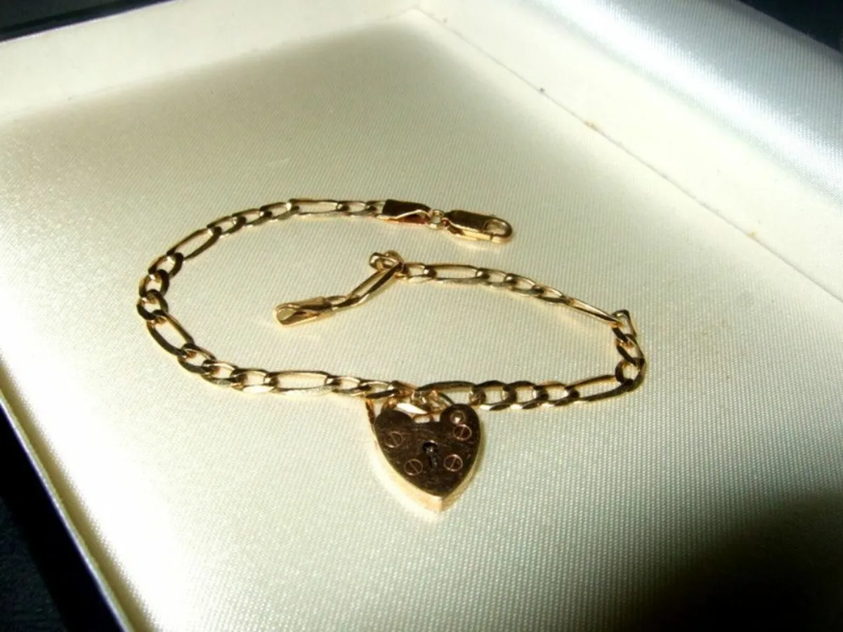 Vintage Hallmarked 9ct Gold 'Padlock' Bracelet - Image 4