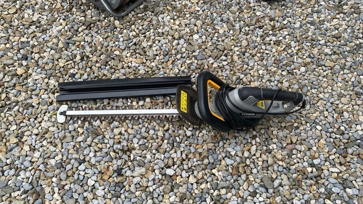 Titan Corded hedge trimmer - Image 1