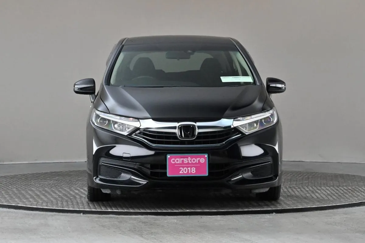Honda Shuttle 1.5 Hybrid  low Mileage reverse Cam - Image 2