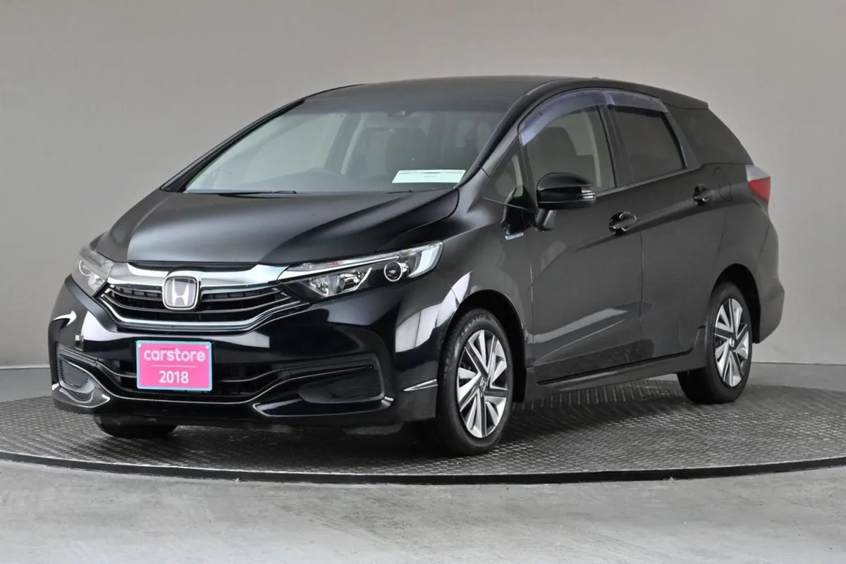 Honda Shuttle 1.5 Hybrid  low Mileage reverse Cam - Image 3