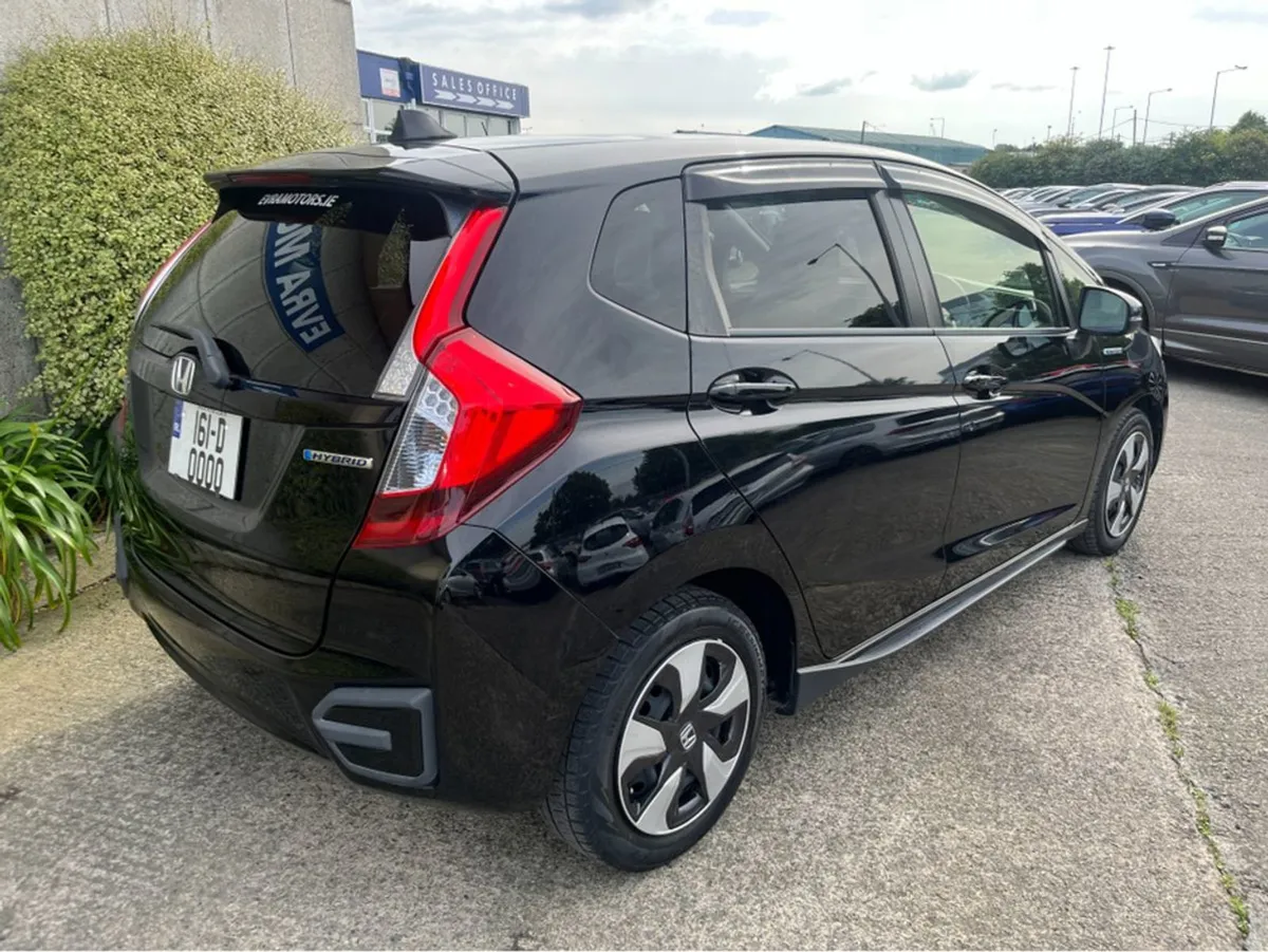 Honda Fit Black Edition Automatic Hybrid 1.5 Petr - Image 4