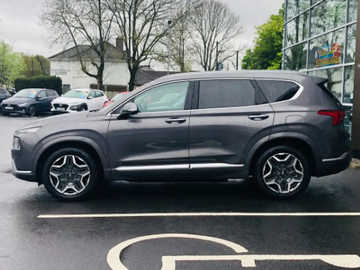 Hyundai Santa Fe Executive 1.6 Plug-in Hybrid - Image 4