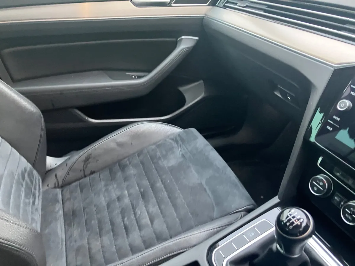 Volkswagen Passat 2019 - Image 2