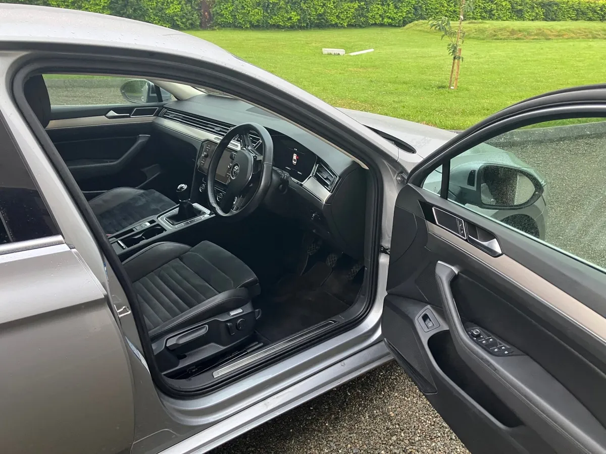 Volkswagen Passat 2019 - Image 3