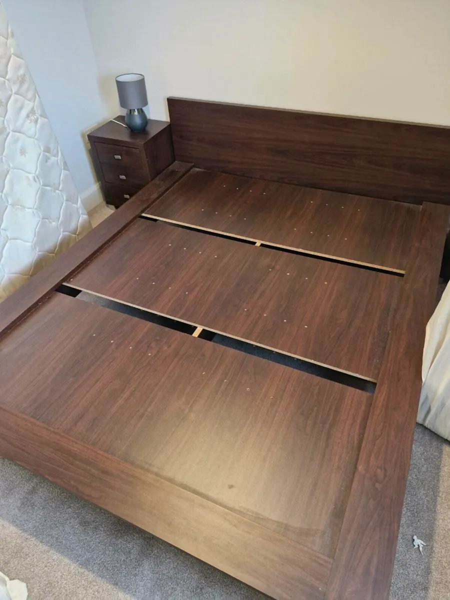 Super king bed, 2 side tables & chest of drawers - Image 2