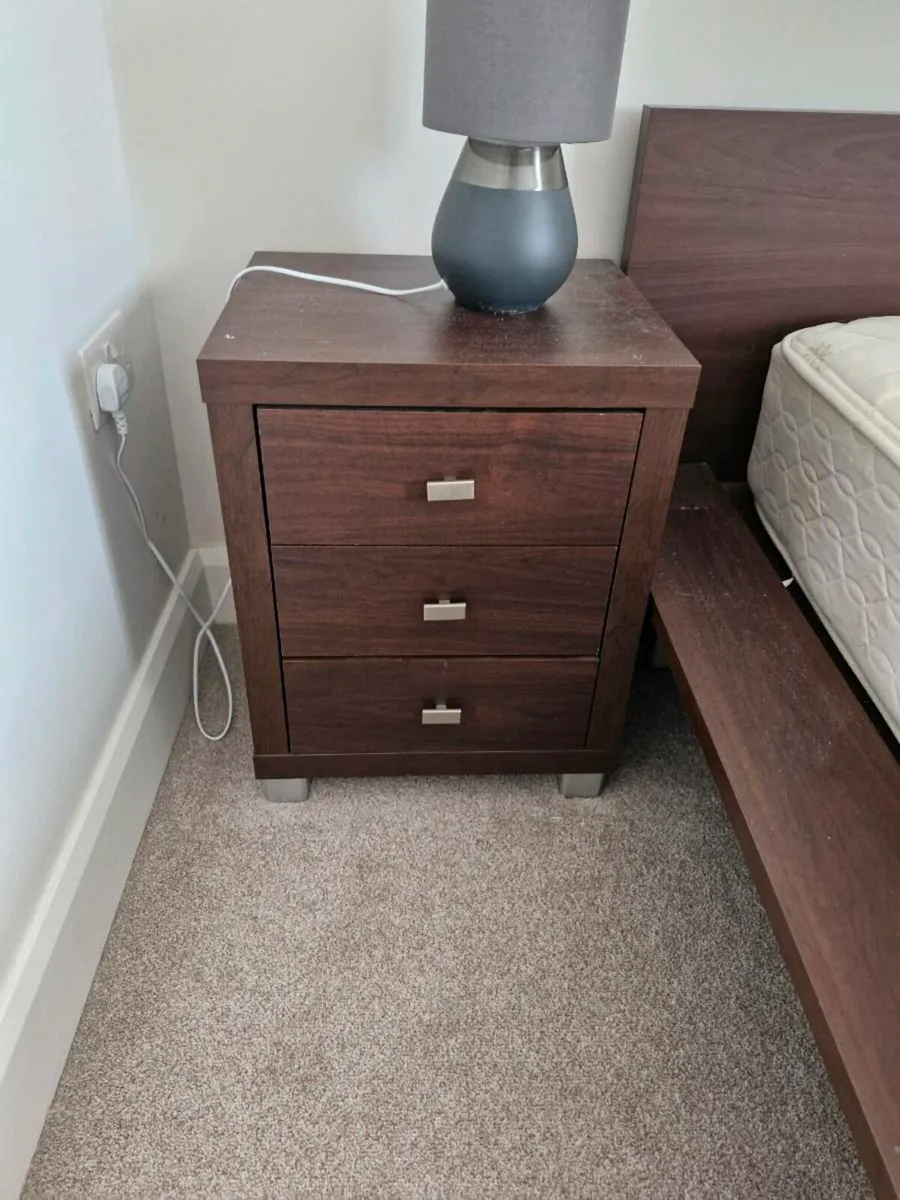 Super king bed, 2 side tables & chest of drawers - Image 4
