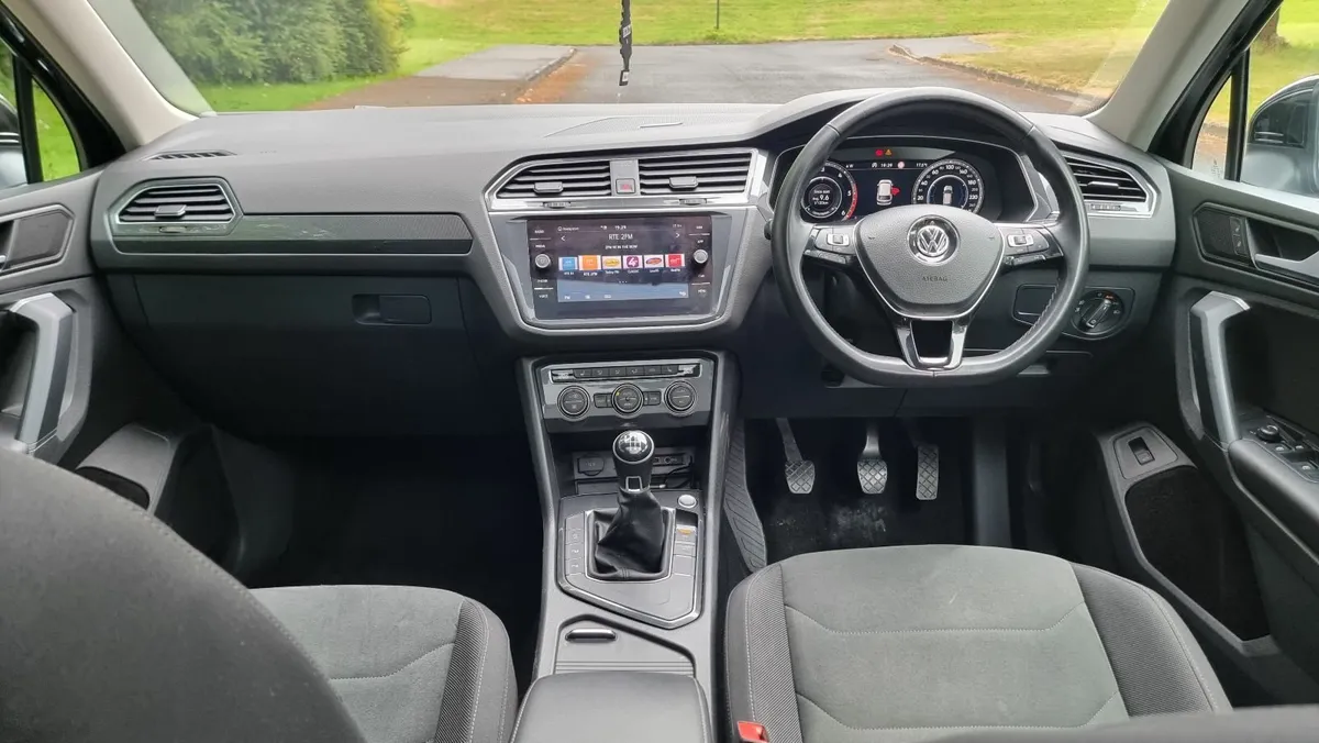 Volkswagen Tiguan 2019 - Image 2