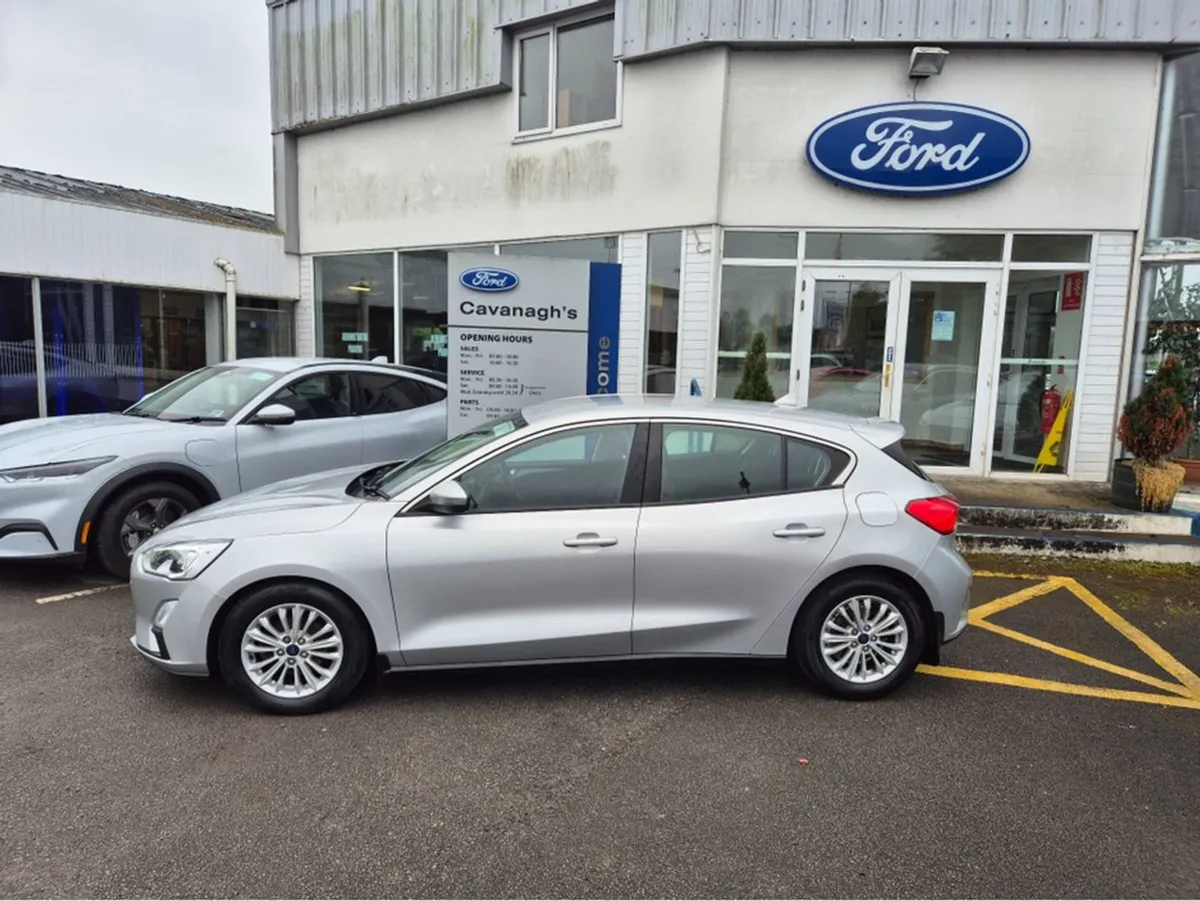 Ford Focus Titanium 1.5 Tdci 125PS 6 6speed 4DR - Image 2