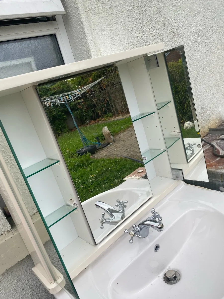 Vanity Unit, basin and toilet - Image 4