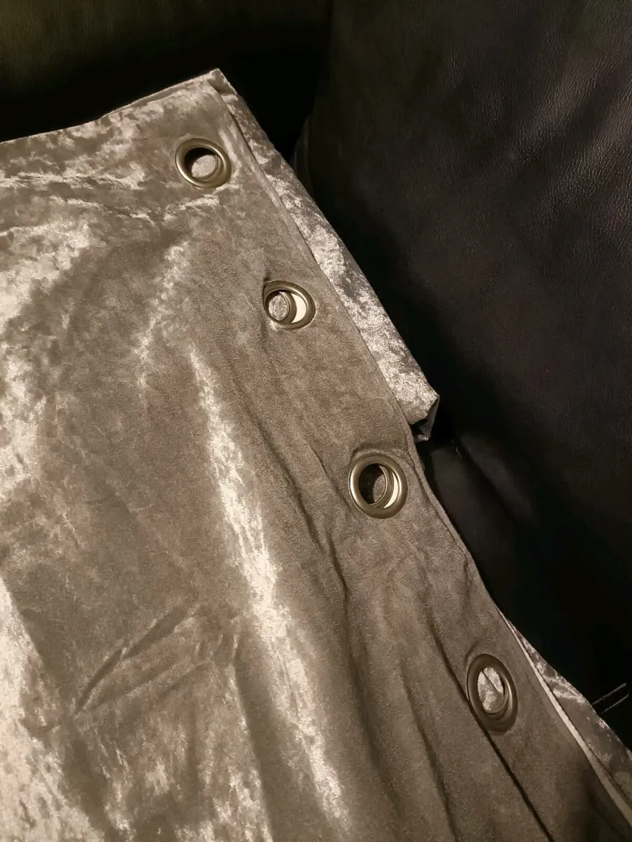 Curtains - Image 4