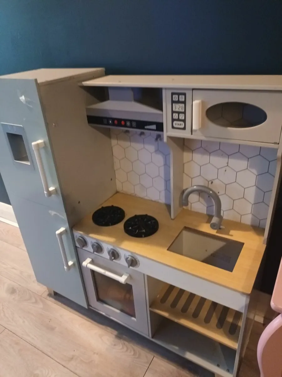 Kids play kitchen - Image 1