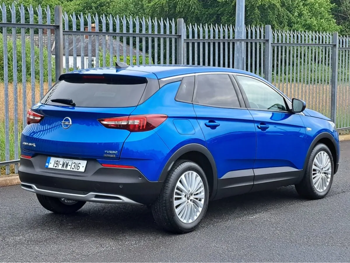 Opel Grandland SRI 1.2turbo 130BHP  half Leather - Image 4