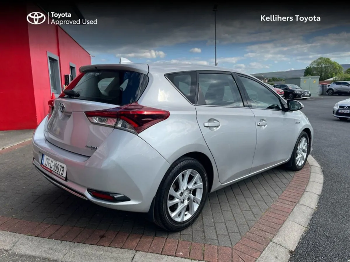 Toyota Auris Hybrid Electric Luna - Image 2