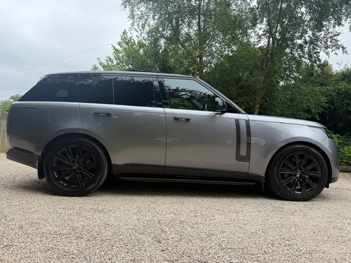 Land Rover Range Rover P550e Autobiography - Image 2