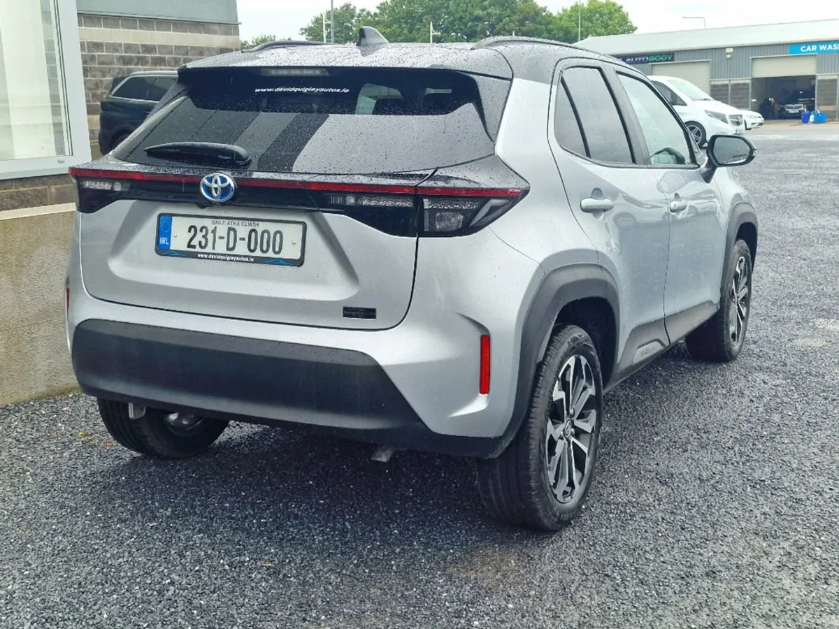 Toyota Yaris Cross Design Hybrid Auto - Image 3