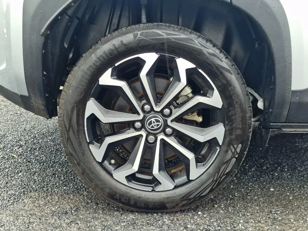 Toyota Yaris Cross Design Hybrid Auto - Image 4