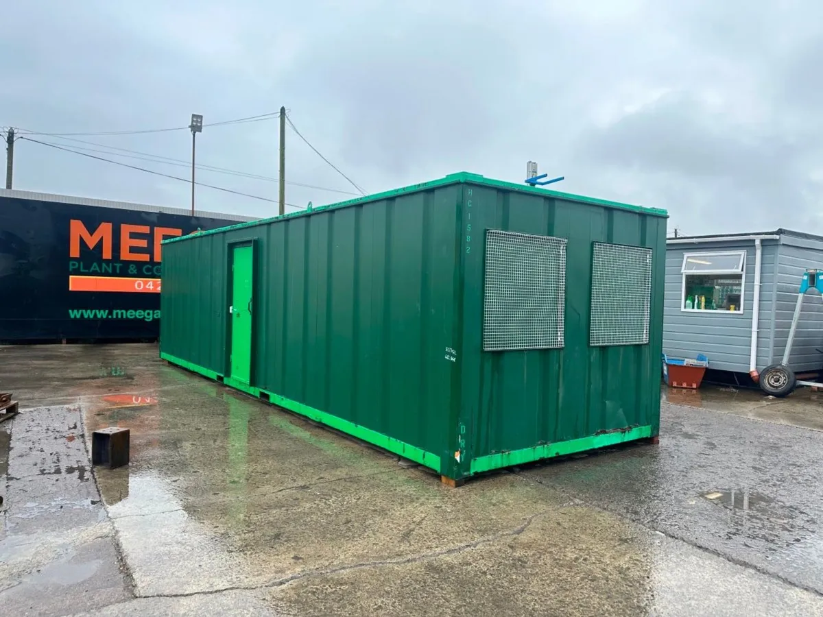 32 x 10 site changing drying room. - Image 1