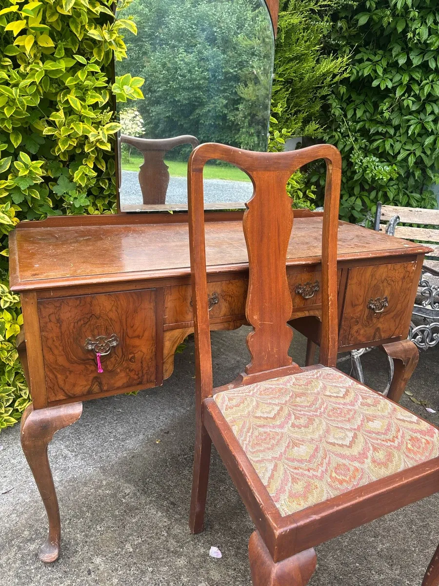 Antique garden furniture and dressing table - Image 3