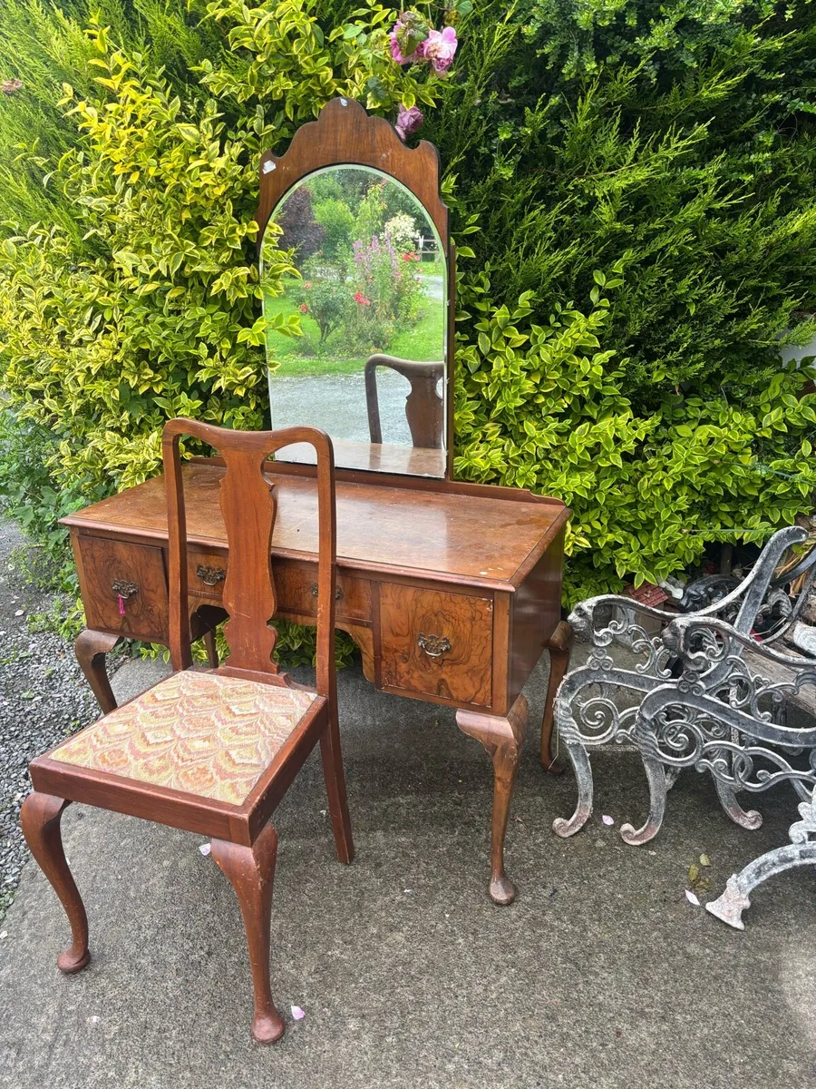 Antique garden furniture and dressing table - Image 1
