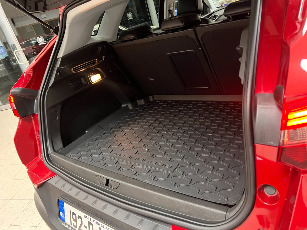 DIESEL SRI Superb Value Tiny Kms High Spec - Image 3