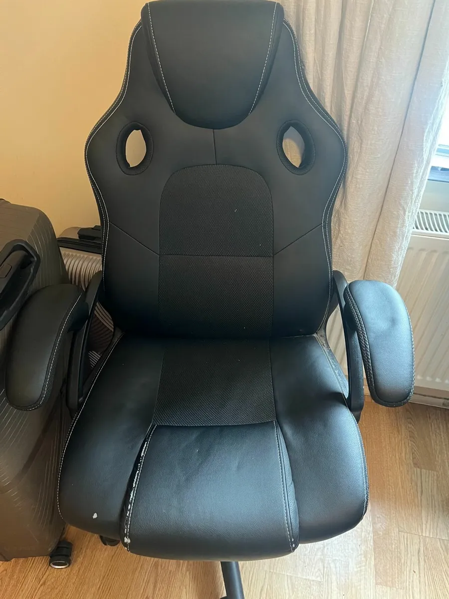 Office chair - wobbly