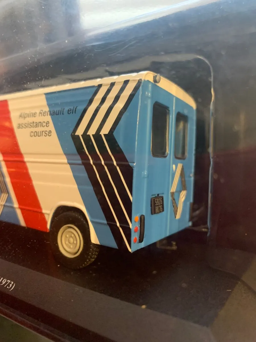 Wrc rally  alpine team van - Image 2