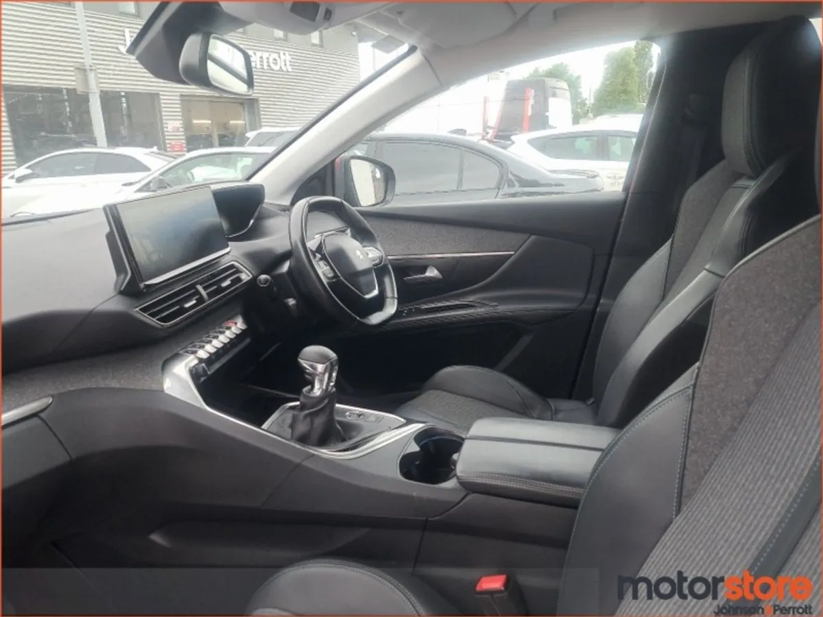 Peugeot 5008 1.5 Bluehdi 130bhp Allure - Image 4