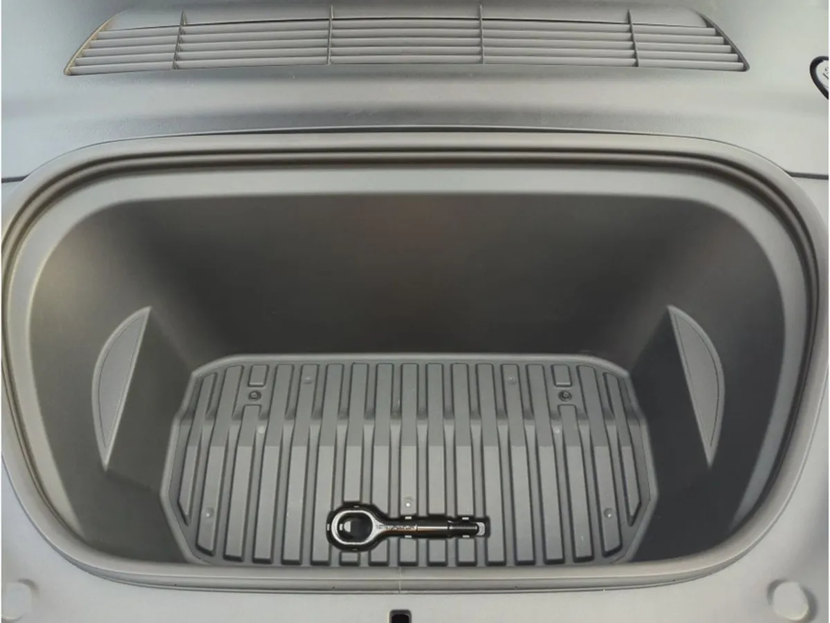 Tesla Model Y Rear Wheel Drive - Image 3