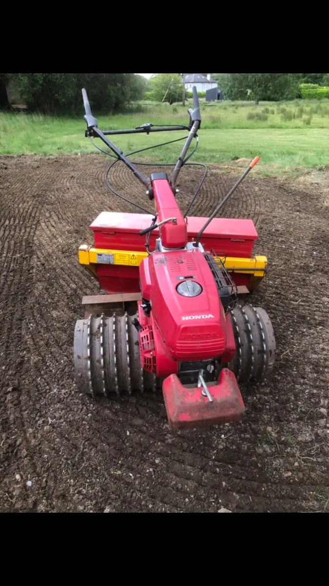 Blec lawnseeder