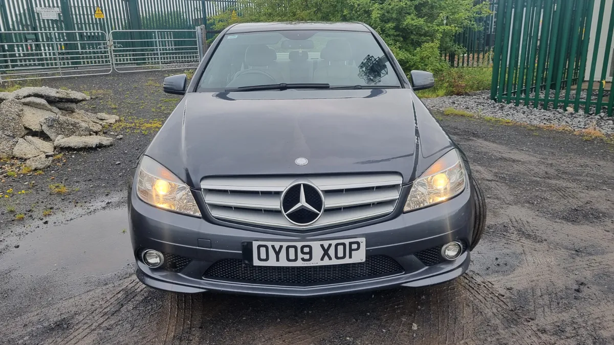 09 Mercedes-Benz C-Class Automatic - Image 2