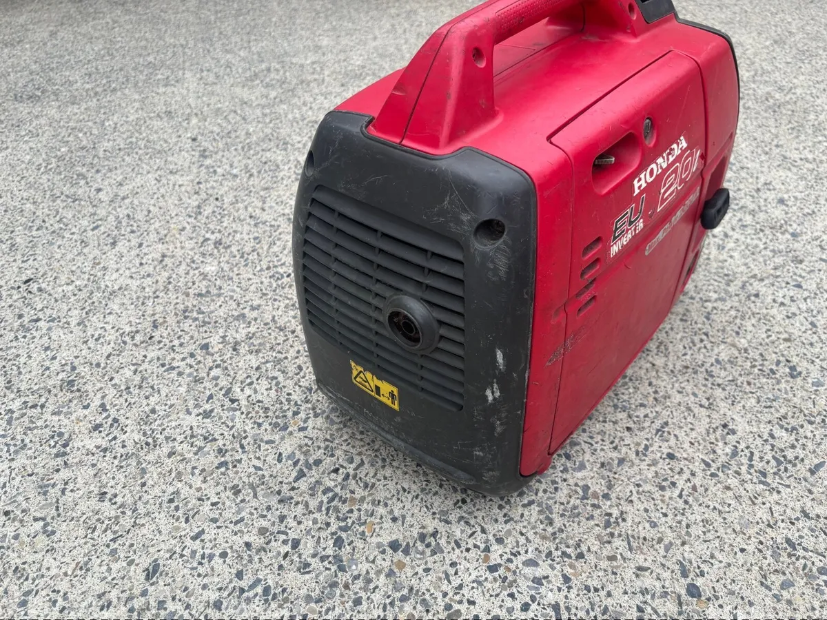 Silent, Honda generator eu200 hardly ever used - Image 2
