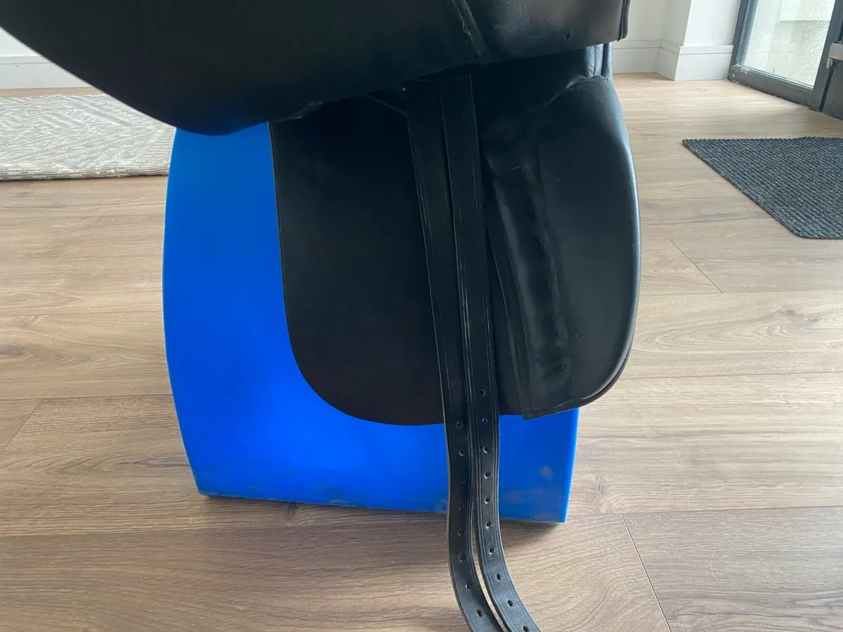 GFS 18” M Dressage Saddle - Image 2
