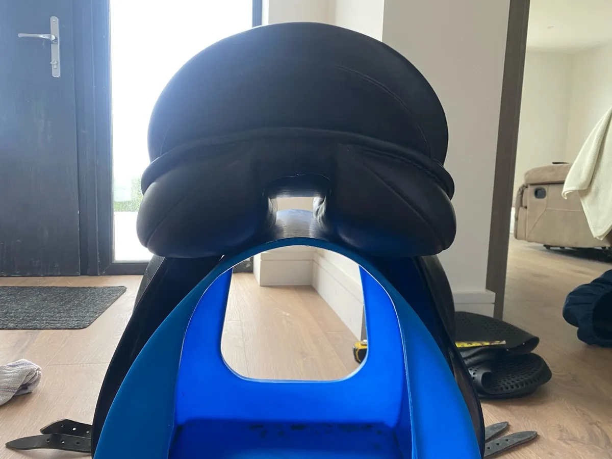 GFS 18” M Dressage Saddle - Image 3