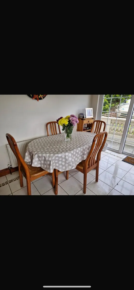 Dining Table & Chairs