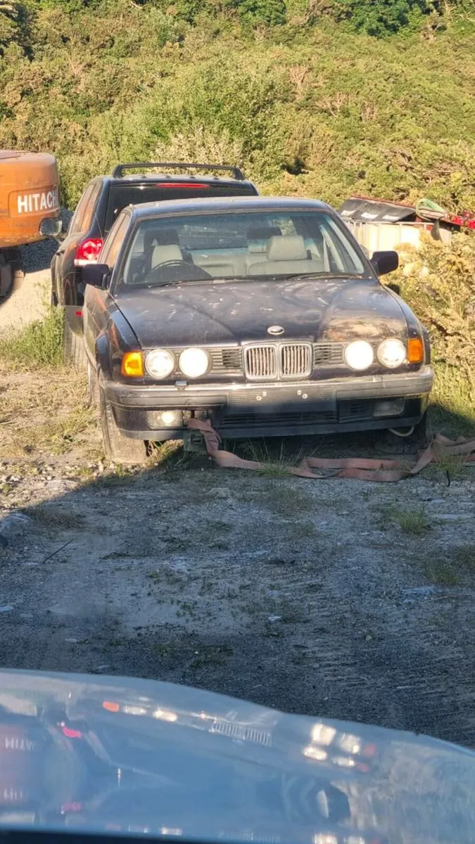 Breaking 1992 BMW 735i