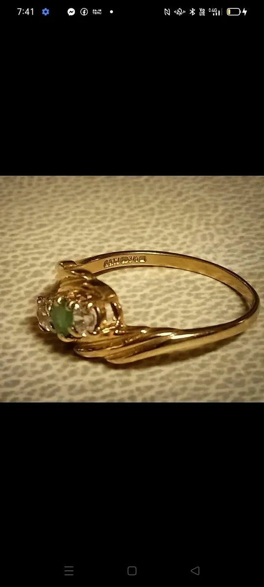 Beautiful Emerald Trilogy Ring - Image 2