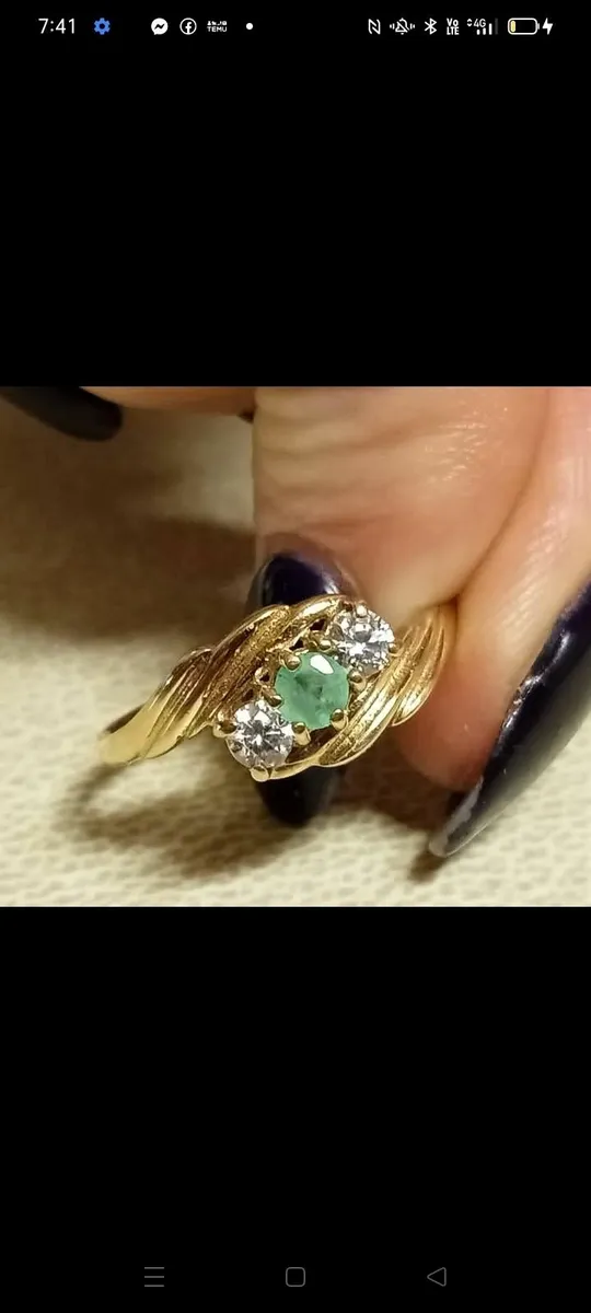 Beautiful Emerald Trilogy Ring - Image 4