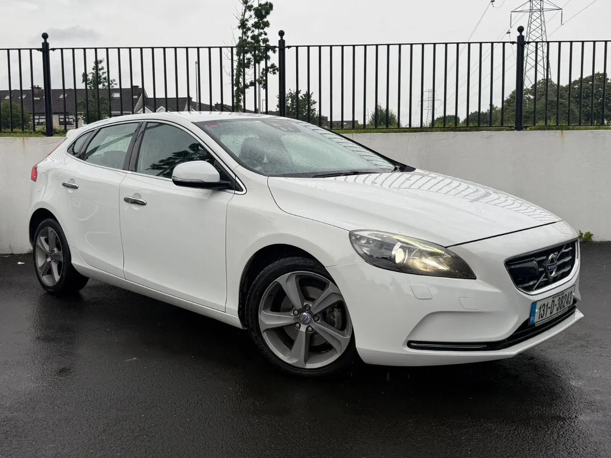 Volvo V40 1.6 R DESIGN AUTOMATIC FRESH NCT 07/26 - Image 1