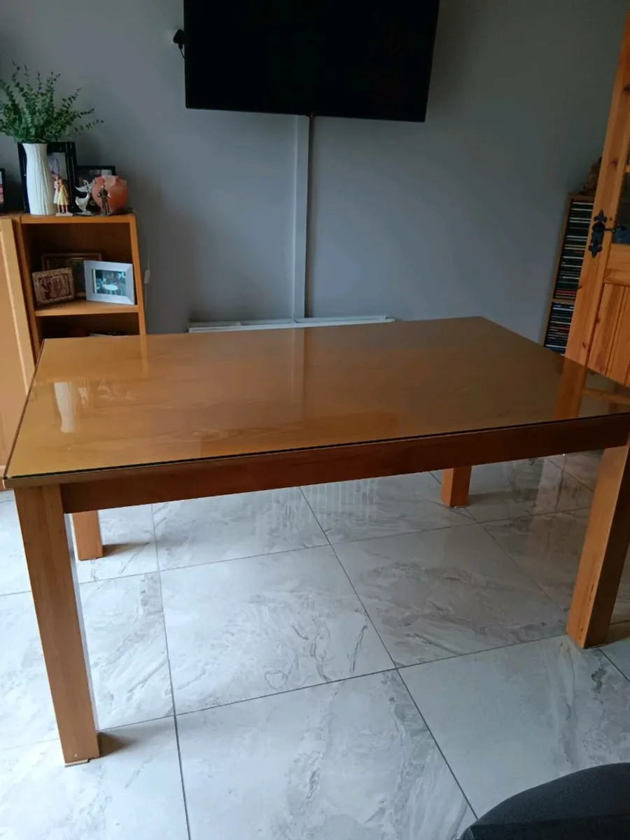Kitchen table - Image 1