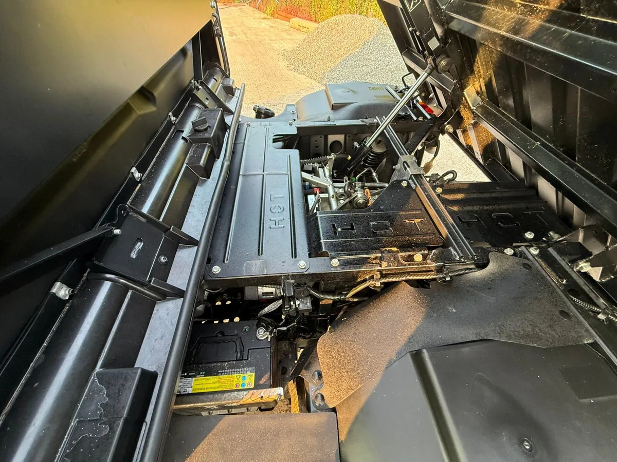 2023 Kubota Rtv x1110 - Image 3