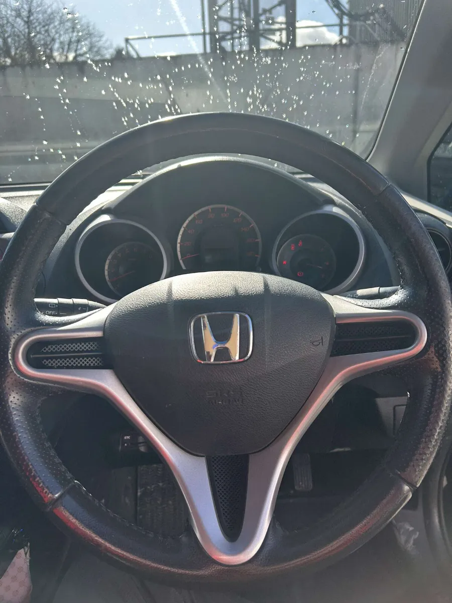 Honda Fit 2010 automatic - Image 4
