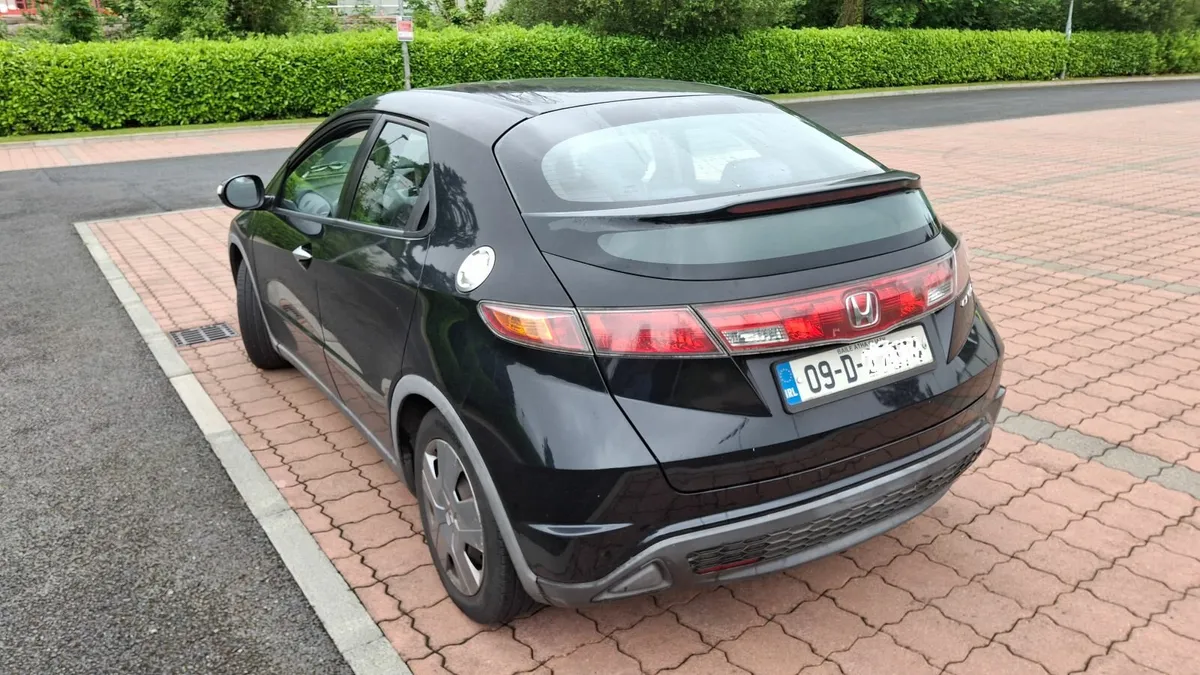 Honda Civic 2009 - Image 2