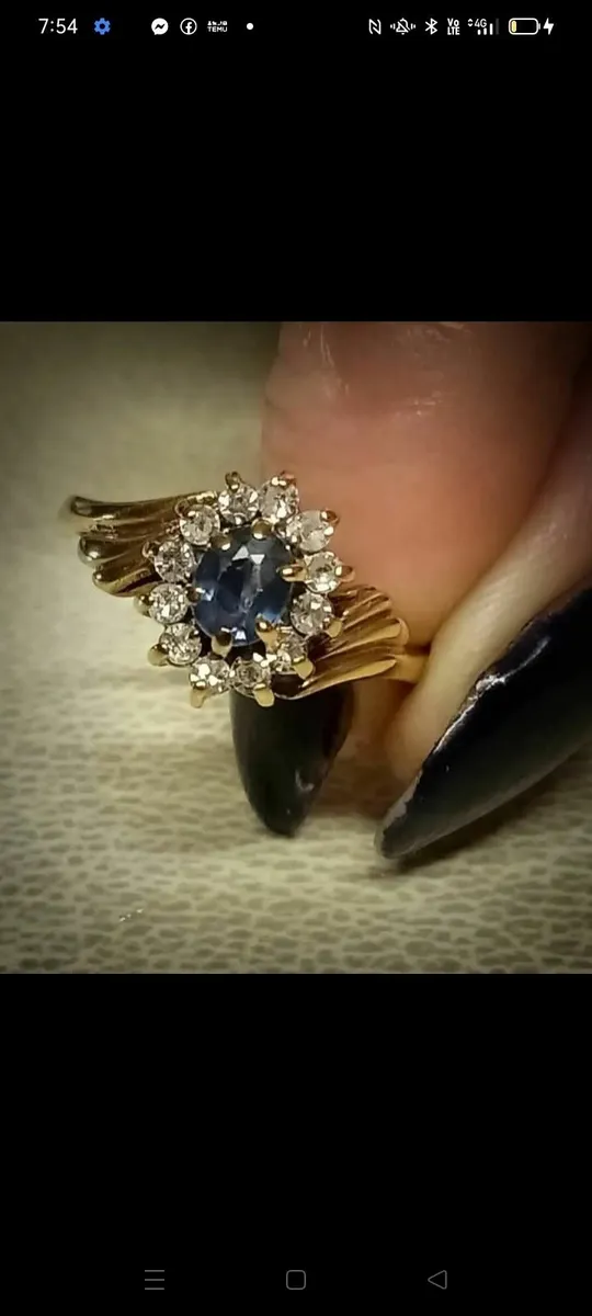 Beautiful Sapphire and Diamond Ring - Image 1