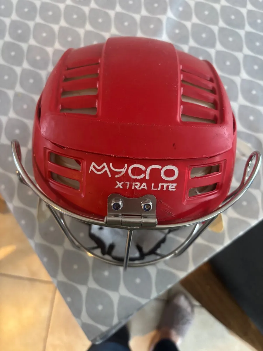 Hurling helmet - Image 2